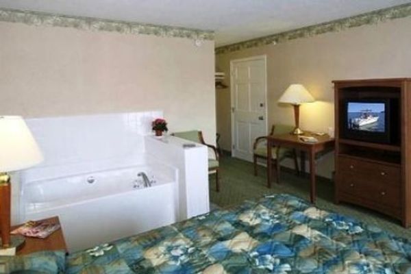 FLAGSHIP INN AND SUITES (Boothbay Harbor)